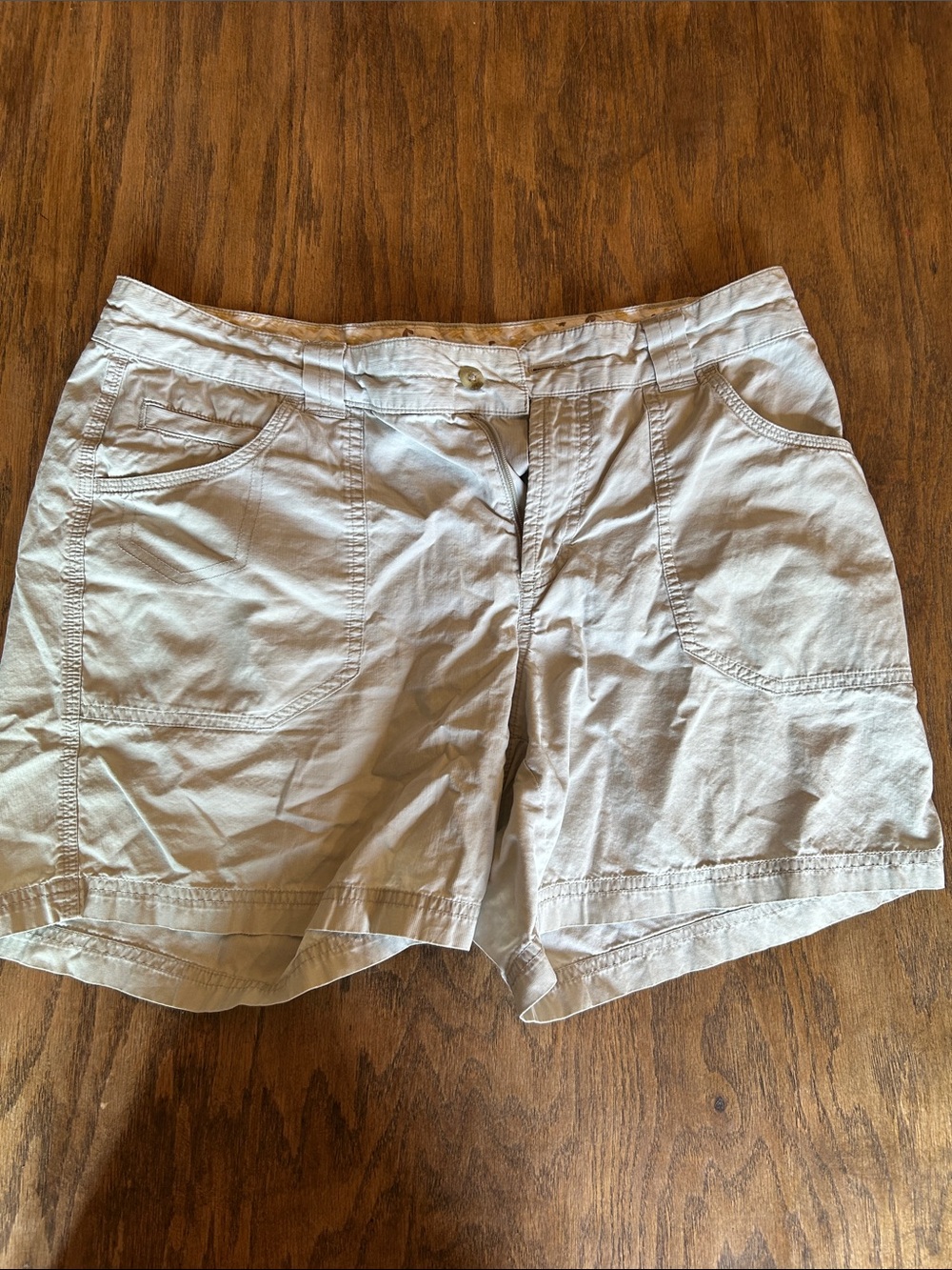 Columbia Women's Light Tan Outdoor Cargo Shorts